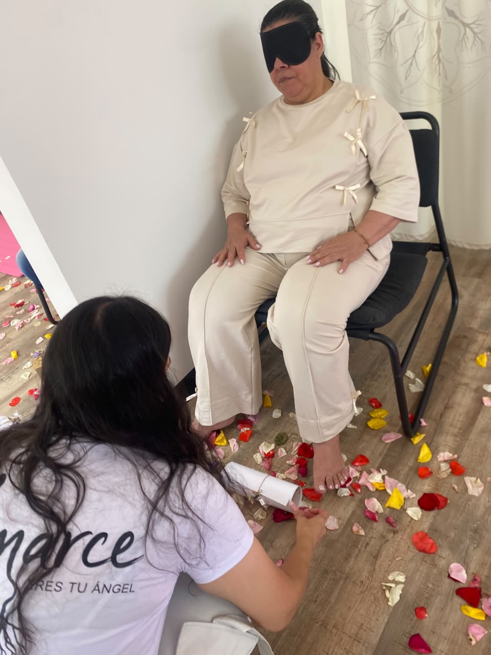 Sesión de sanación individual durante el segundo encuentro AMARCE